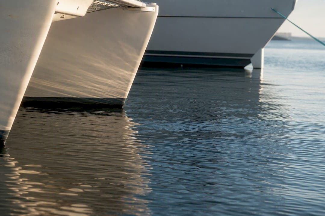Majitelia a nájomcovia: ako vybrať katamarán či monohull
