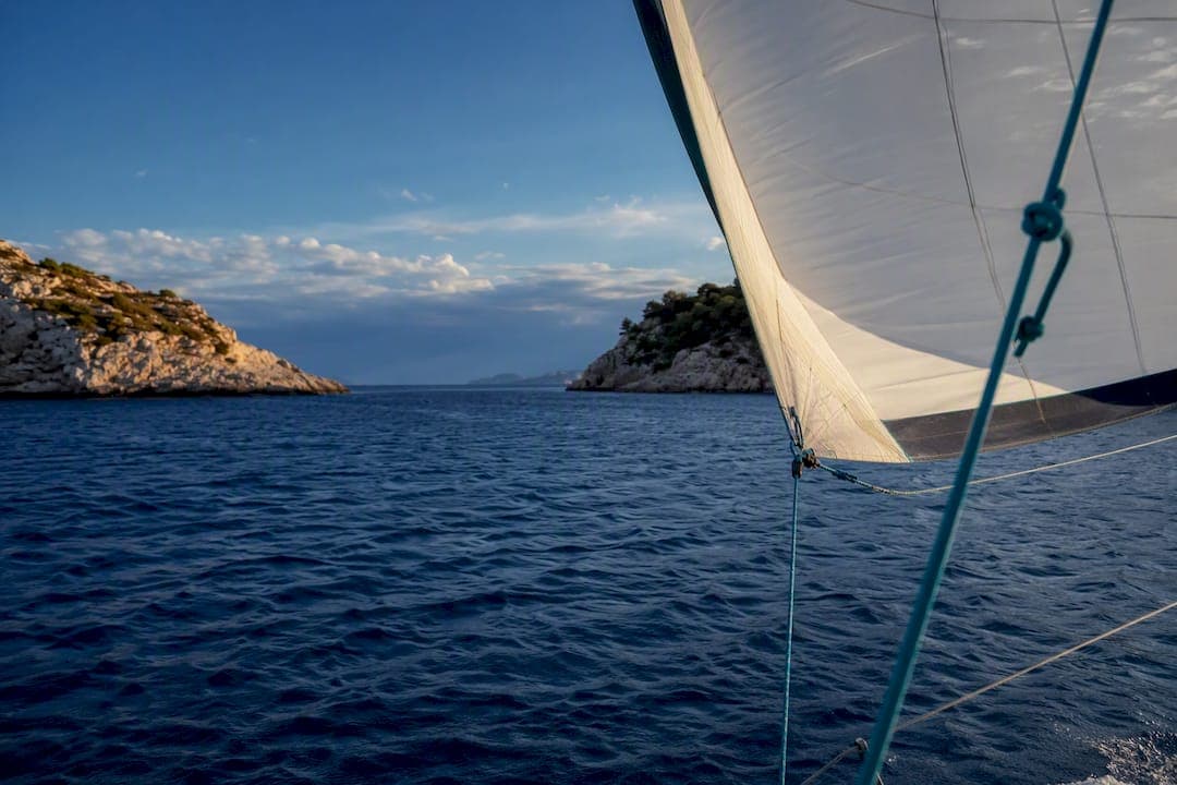 Kedy sú najlepšie yacht charter seasons pre vašu plavbu