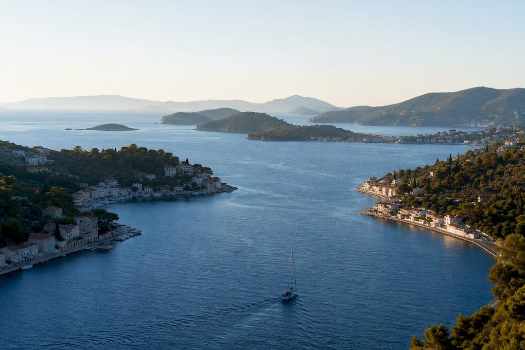 Start With a 7 Day Saronic Loop: Greece Routes With Nautical Miles and Berthing Rules