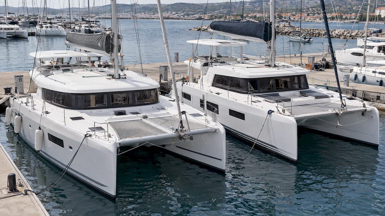 Lagoon vs. Leopard: ktorý katamarán si vybrať na charter